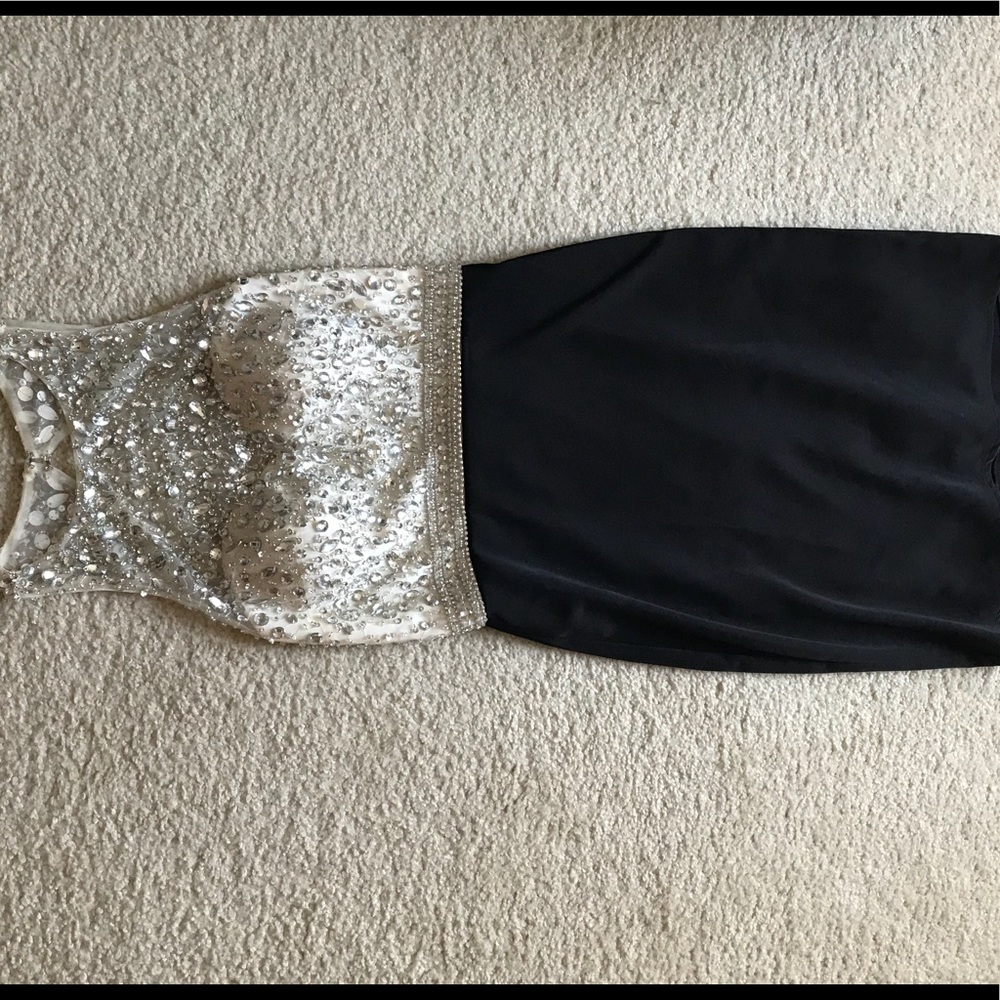 Slim fitting gorgeous prom dress size small